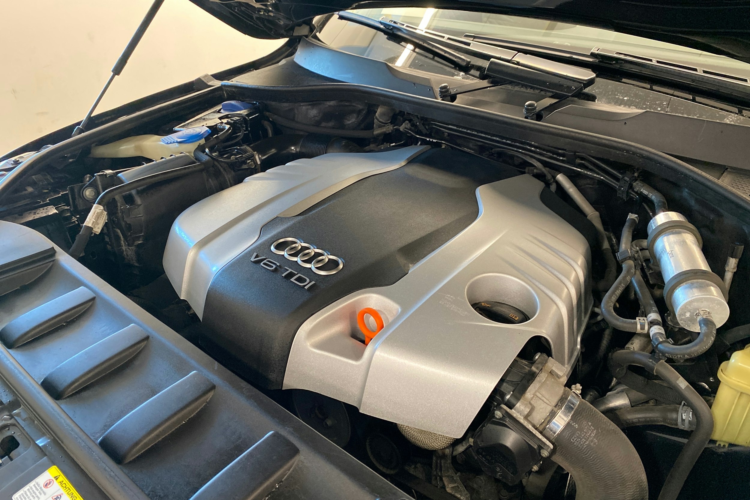 musta Audi Q7 2012 kuva 34.