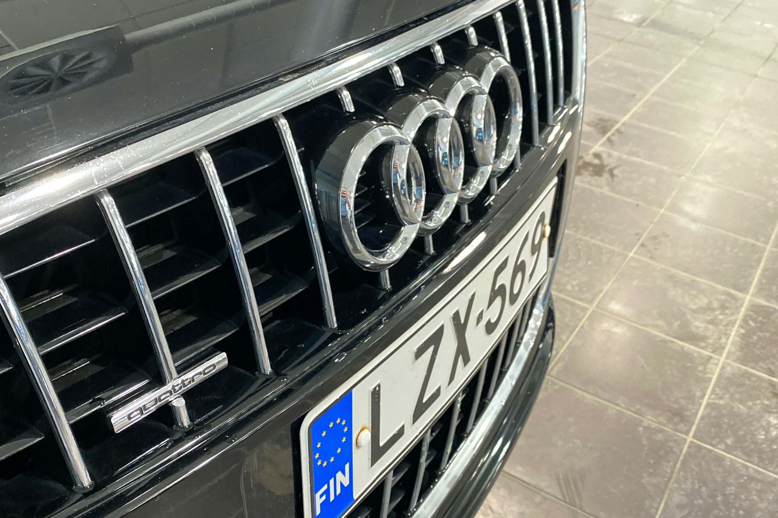 musta Audi Q7 2012 kuva 38.