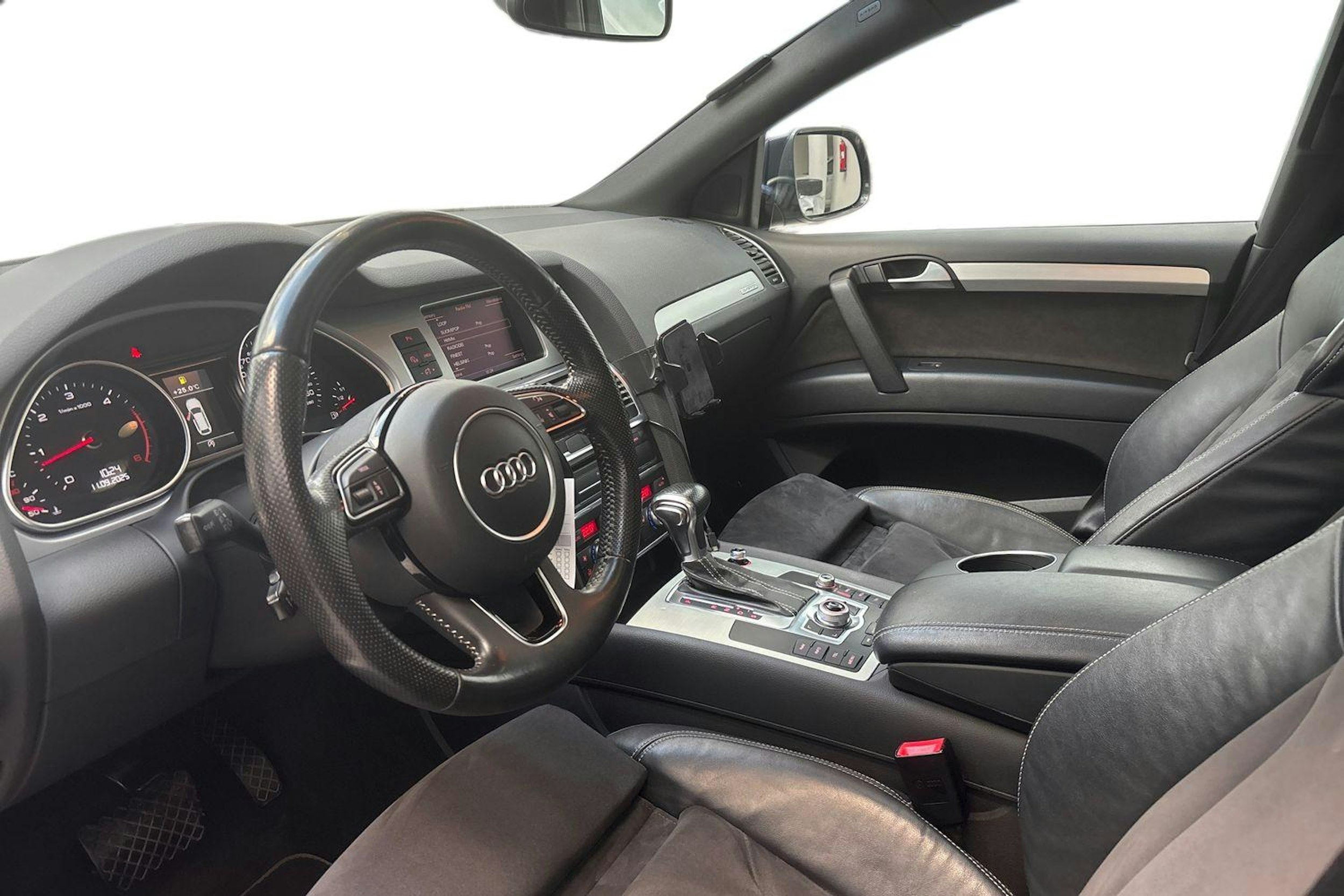 harmaa Audi Q7 2013 kuva 6.