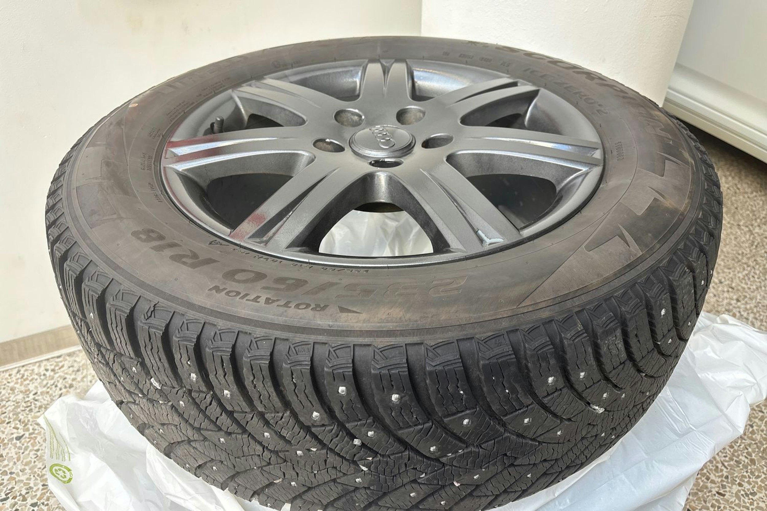 harmaa Audi Q7 2013 kuva 13.