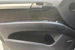 harmaa Audi Q7 2013 kuva 15.