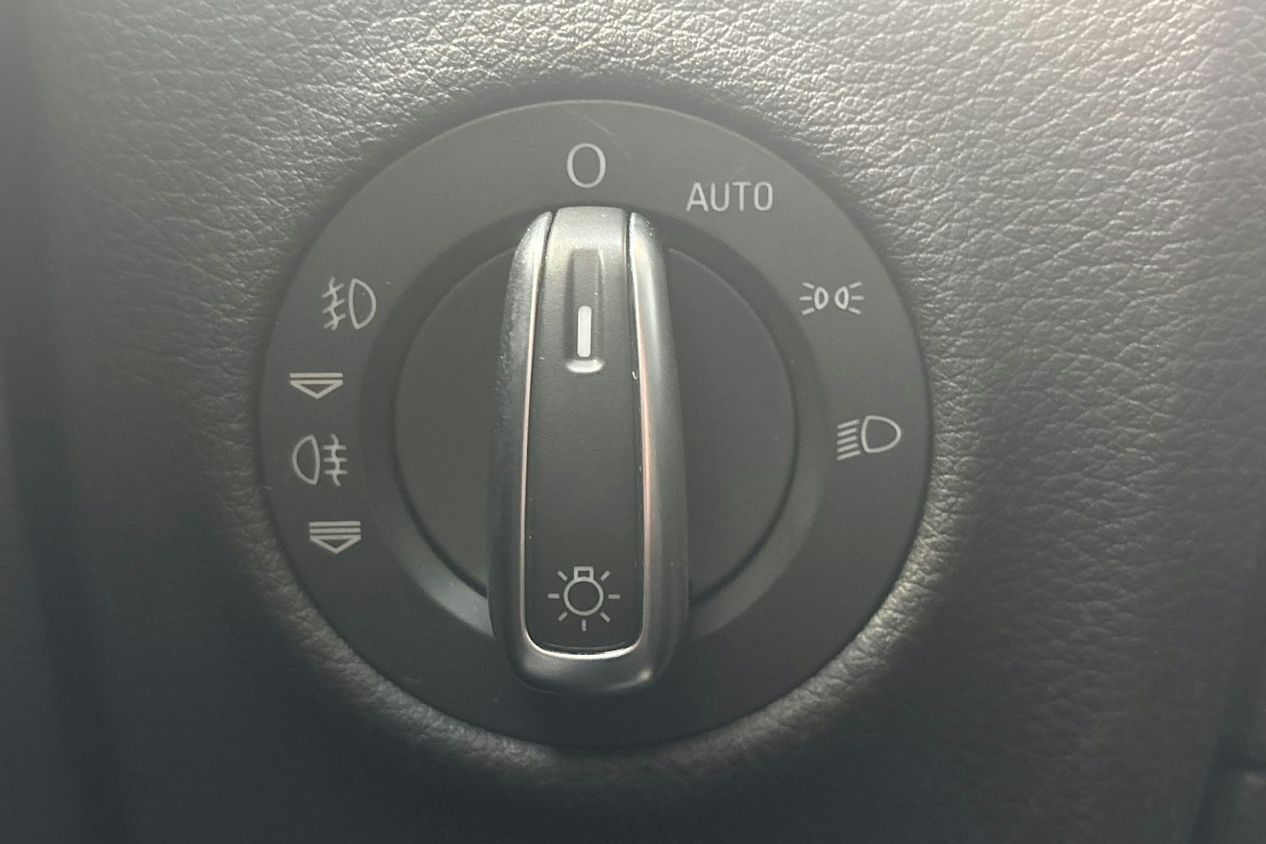 harmaa Audi Q7 2013 kuva 16.