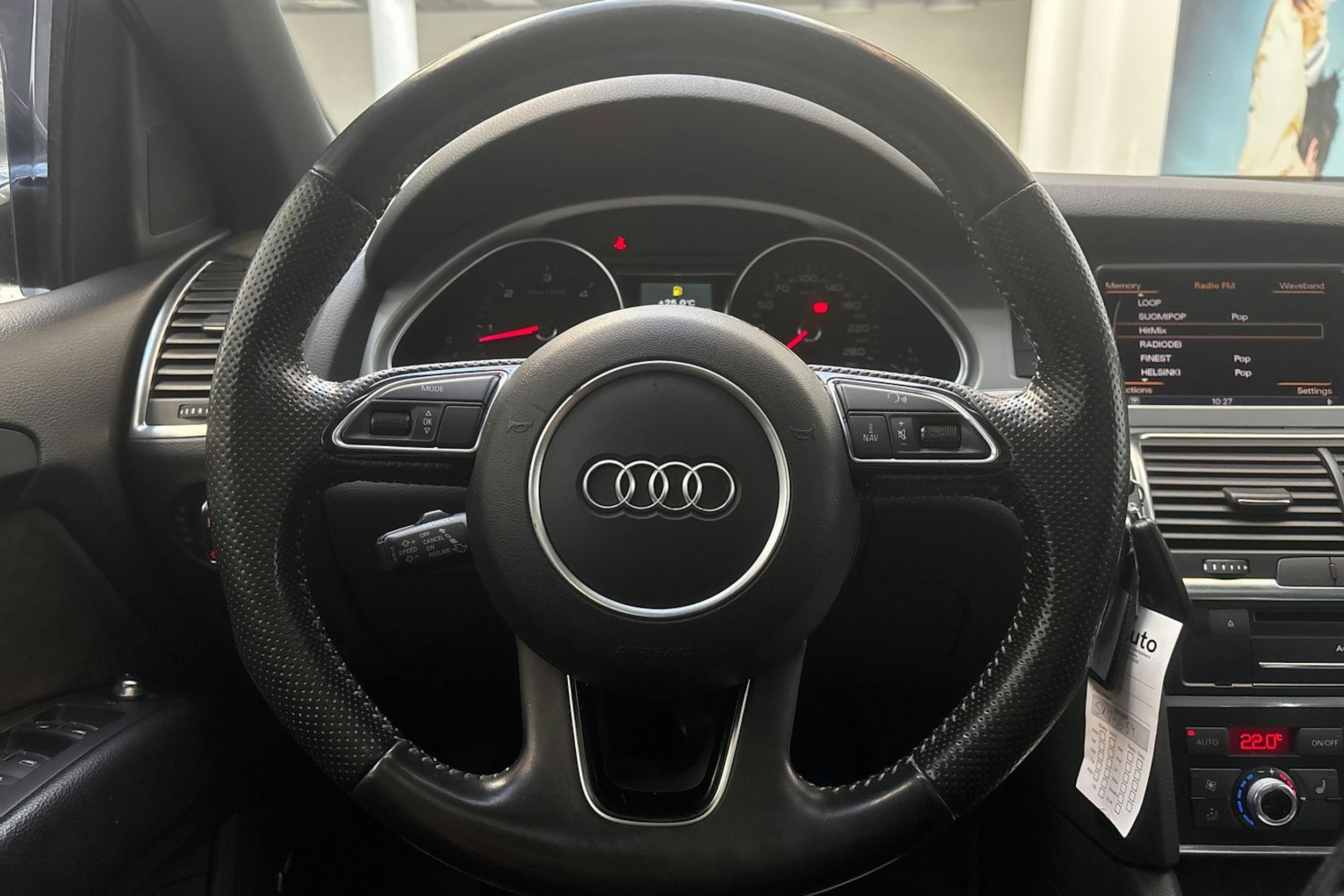 harmaa Audi Q7 2013 kuva 17.