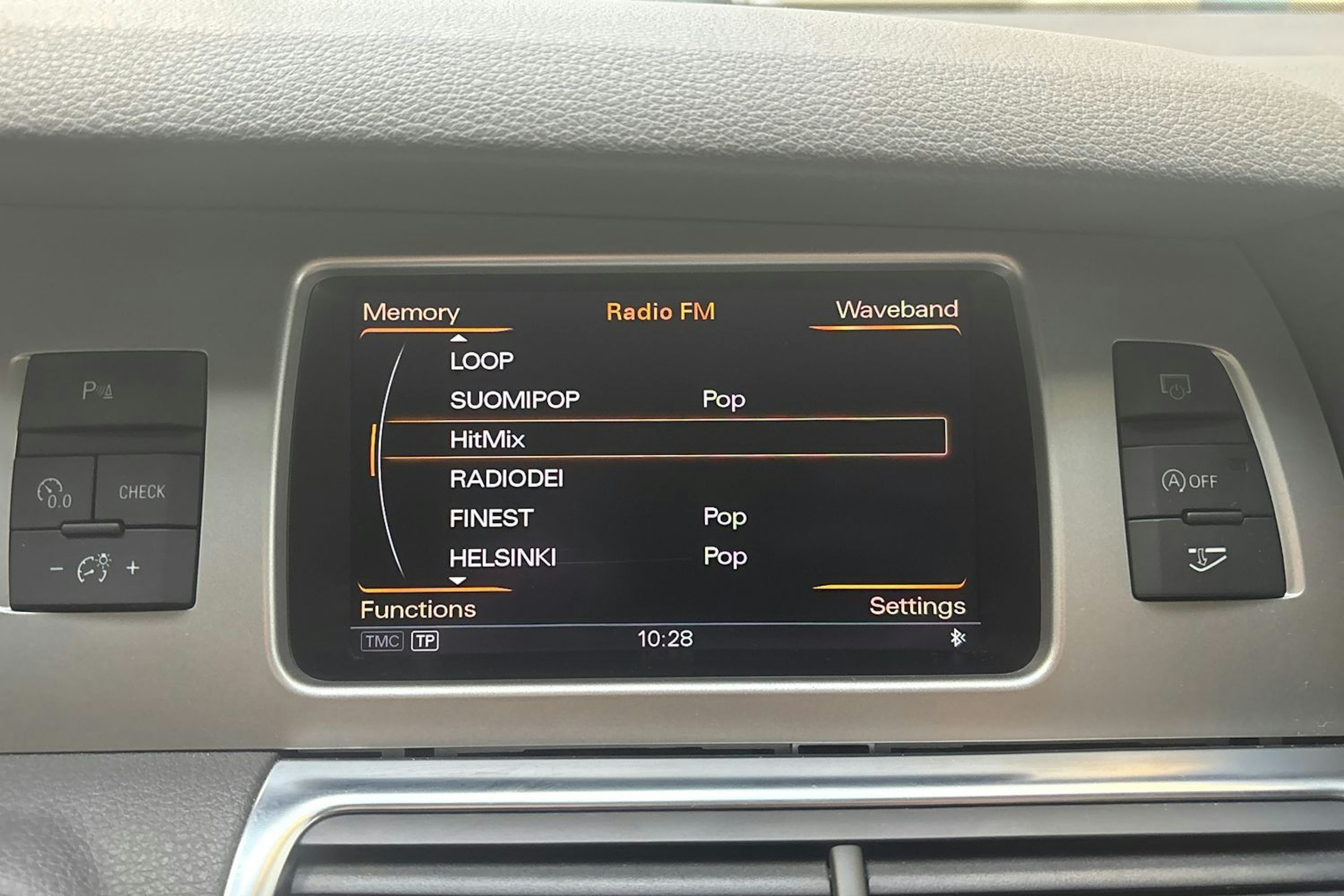 harmaa Audi Q7 2013 kuva 19.