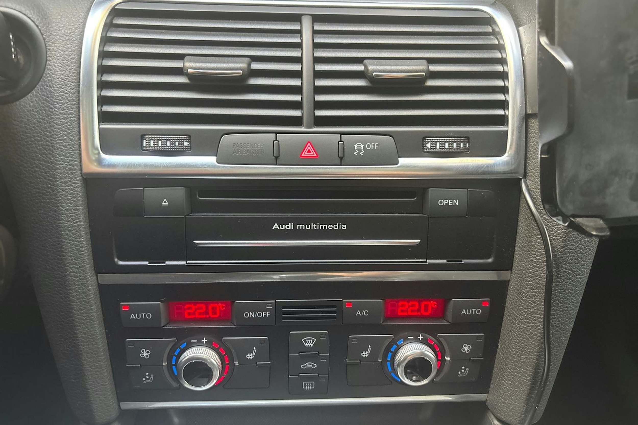 harmaa Audi Q7 2013 kuva 23.