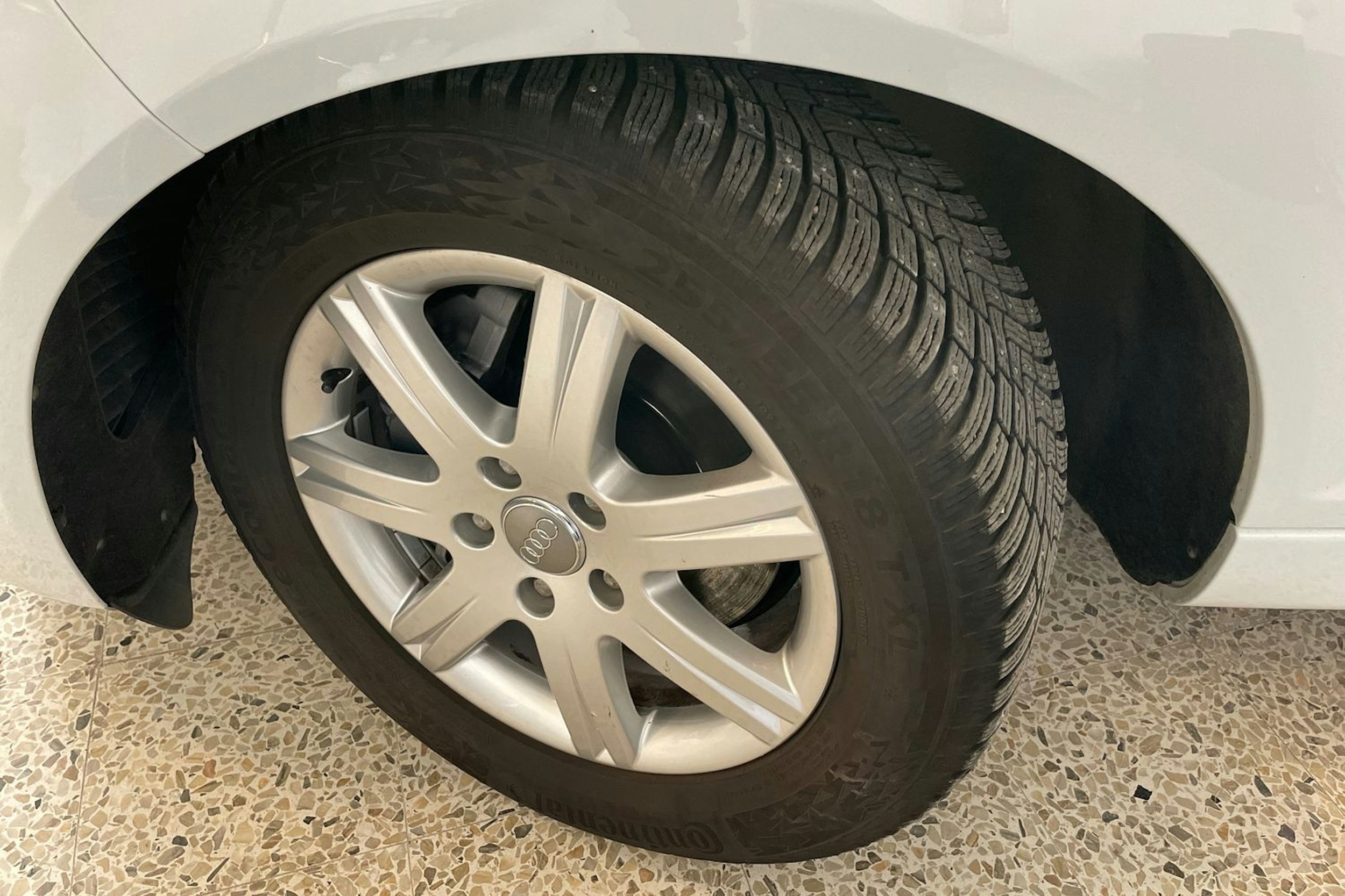 valkoinen Audi Q7 2014 kuva 13.