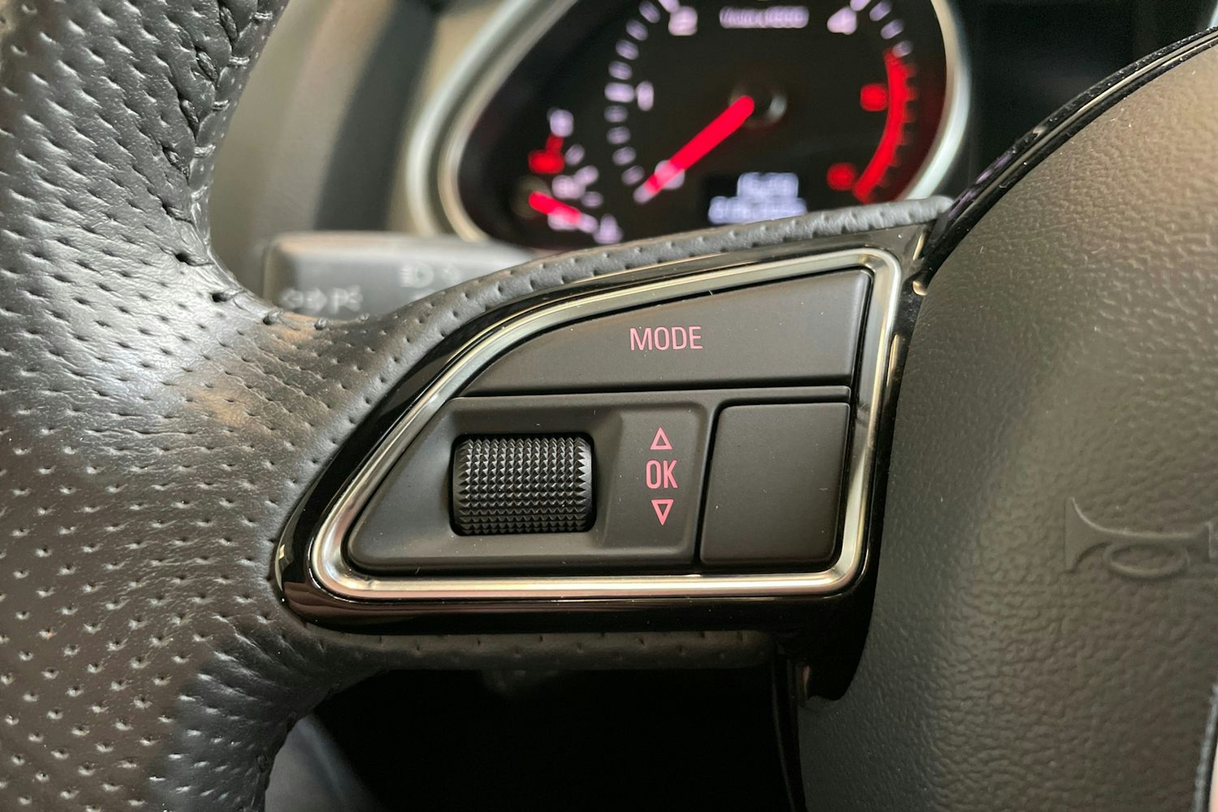 valkoinen Audi Q7 2014 kuva 16.