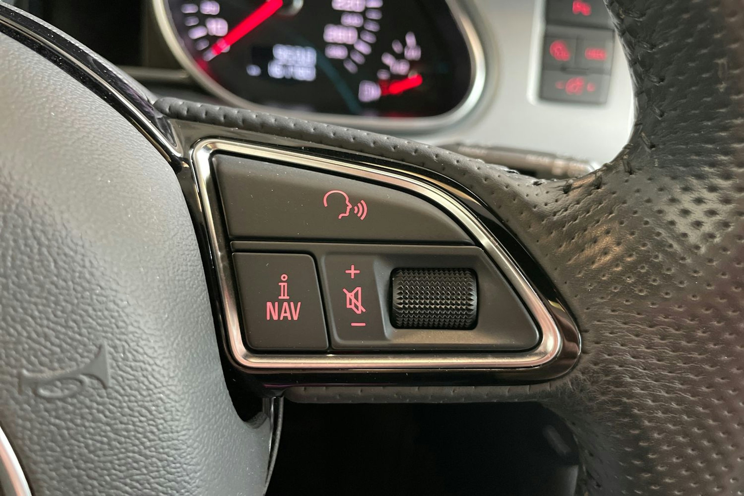 valkoinen Audi Q7 2014 kuva 17.