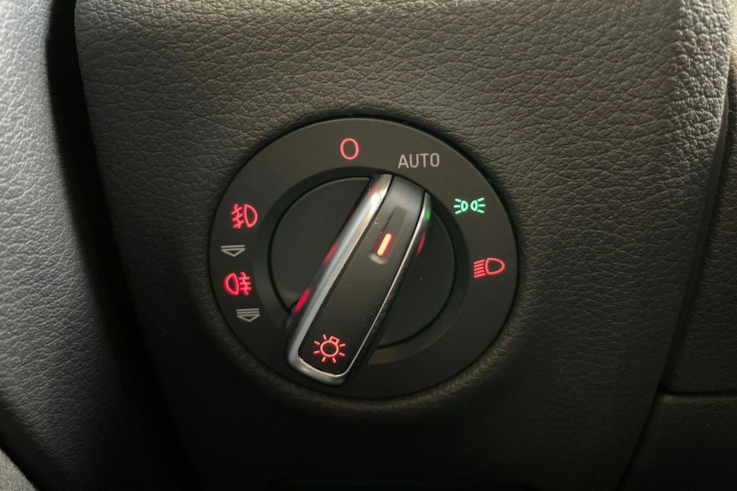 valkoinen Audi Q7 2014 kuva 20.