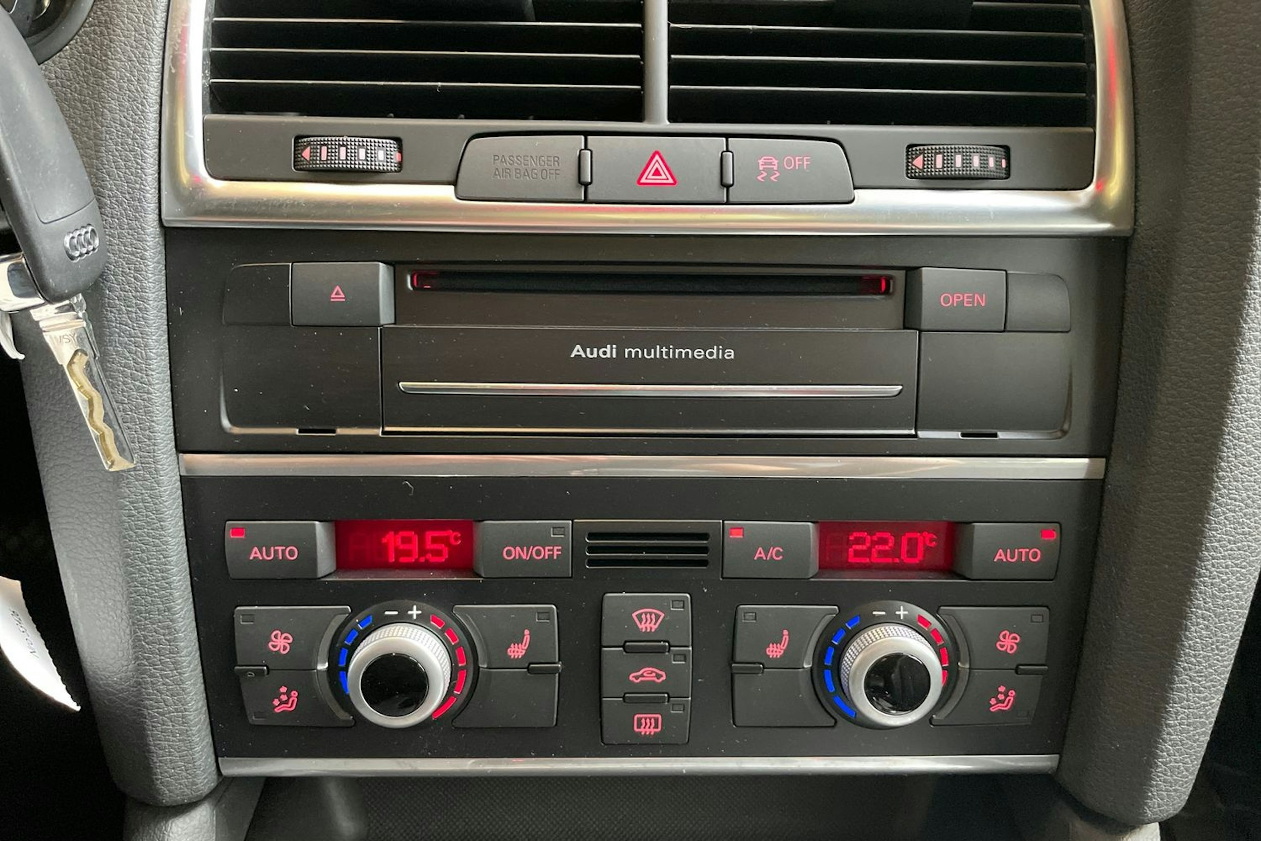 valkoinen Audi Q7 2014 kuva 26.