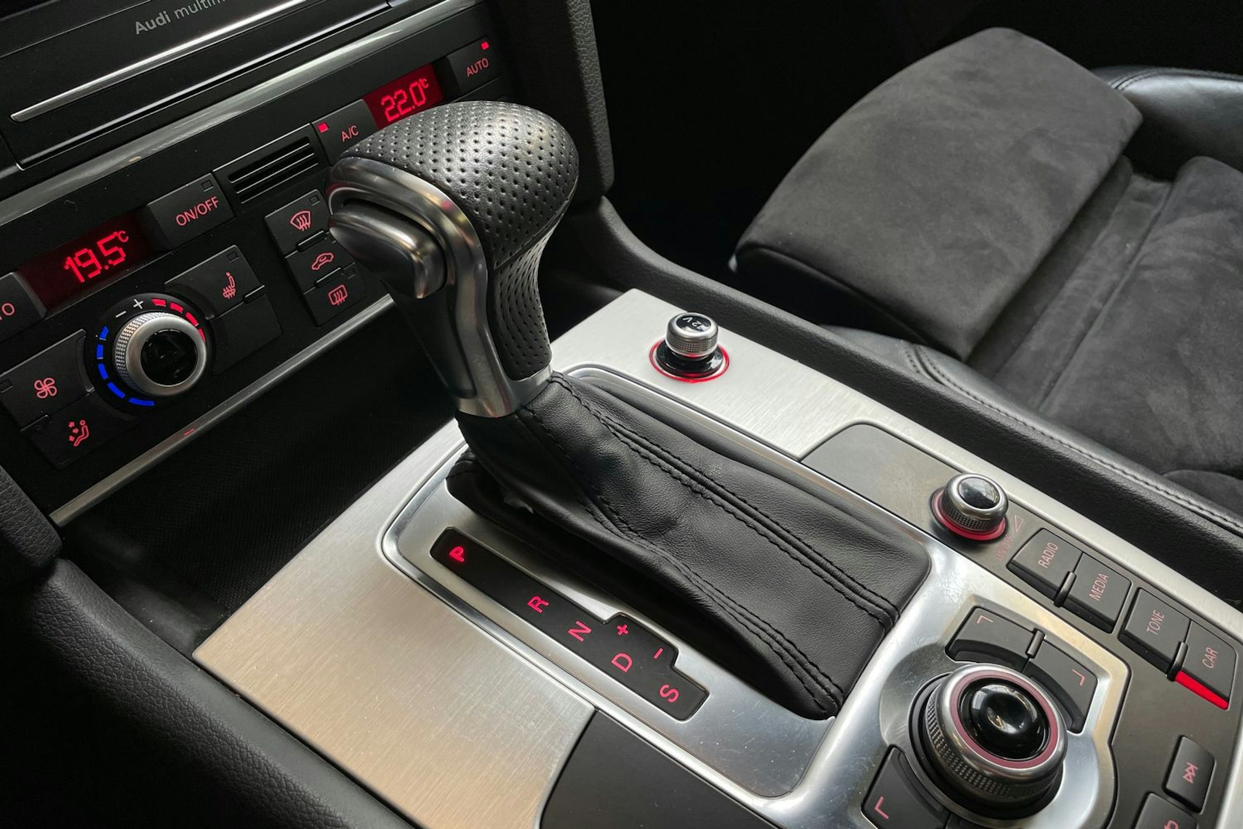 valkoinen Audi Q7 2014 kuva 27.