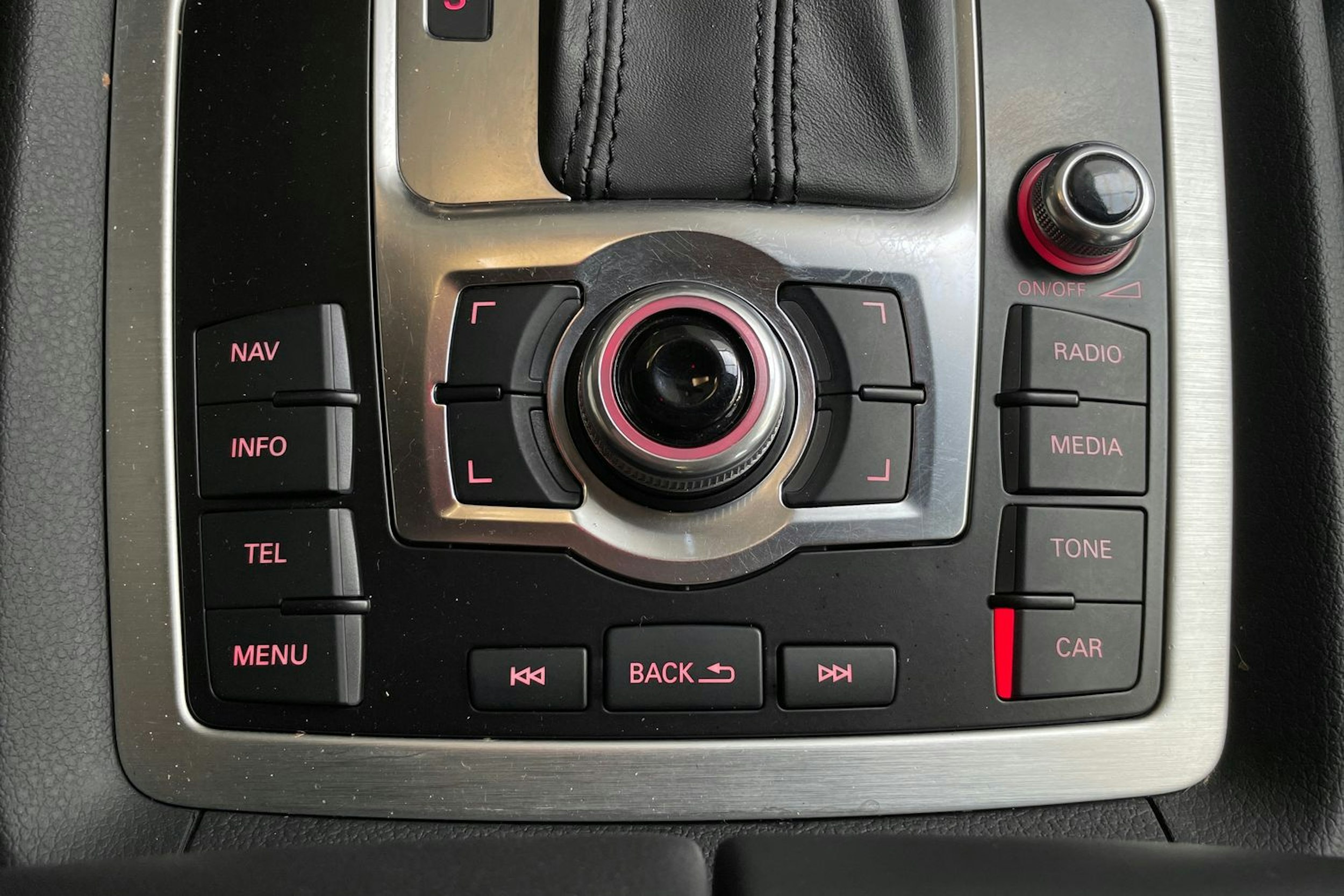 valkoinen Audi Q7 2014 kuva 28.