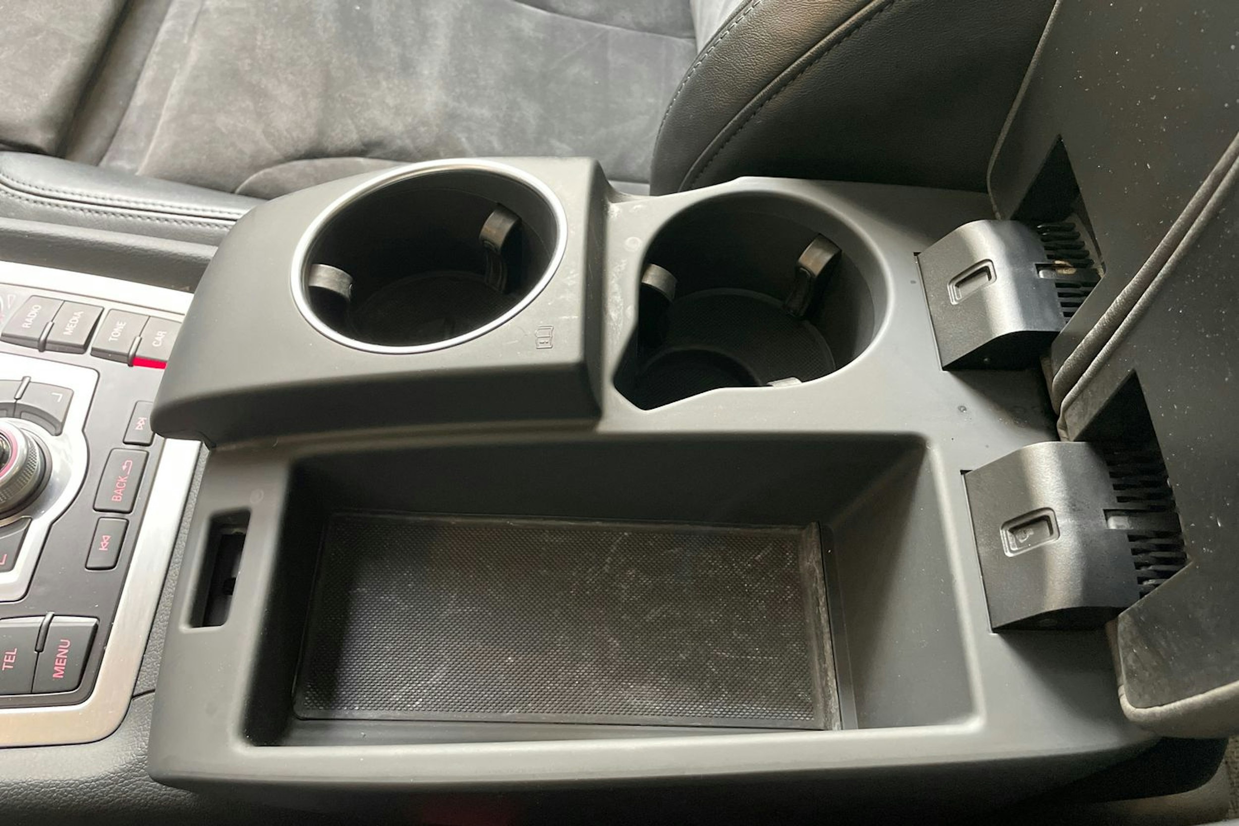 valkoinen Audi Q7 2014 kuva 29.