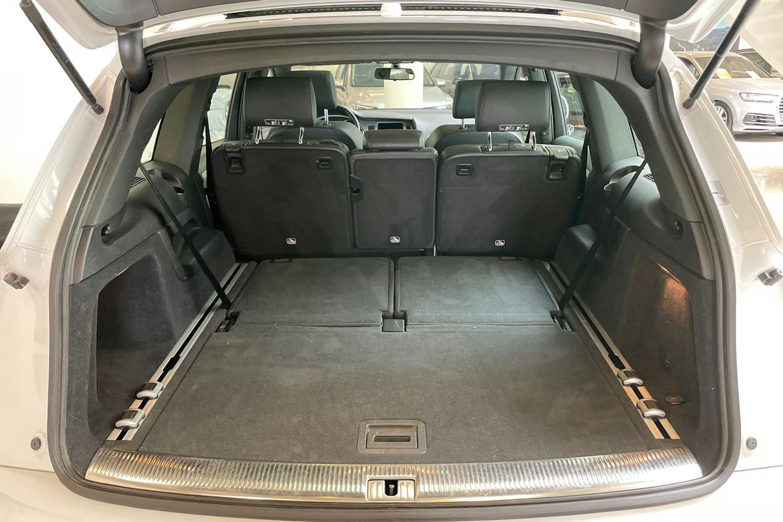 valkoinen Audi Q7 2014 kuva 36.