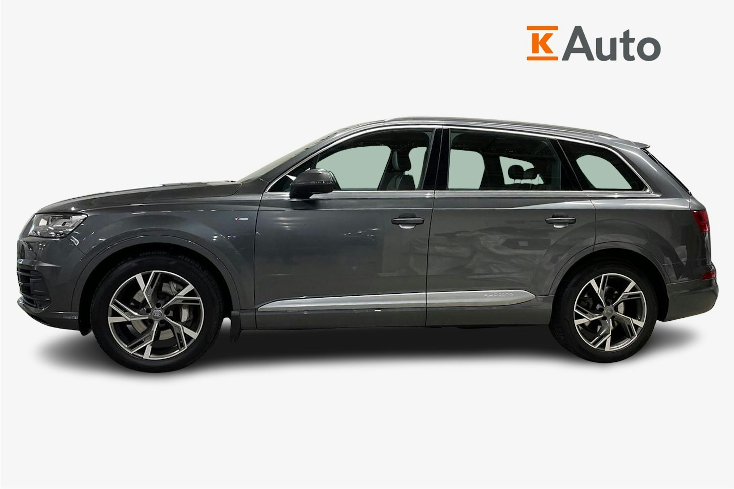 Harmaa Audi Q7 2016 kuva 6.