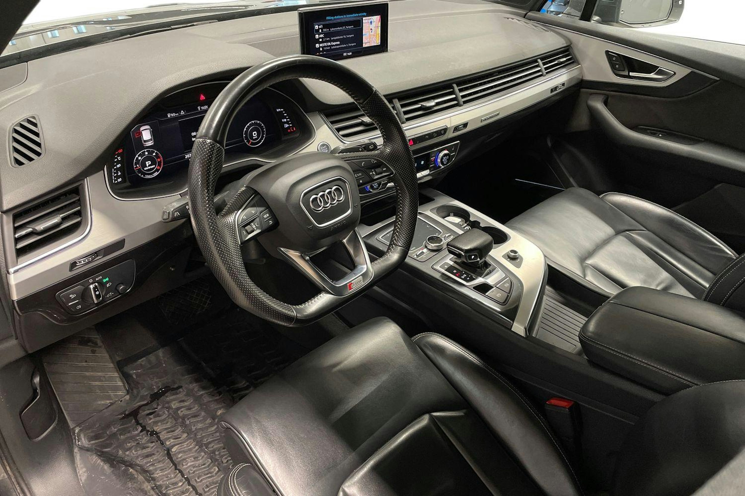Harmaa Audi Q7 2016 kuva 7.