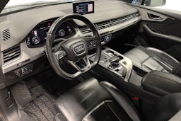 Harmaa Audi Q7 2016 kuva 7.