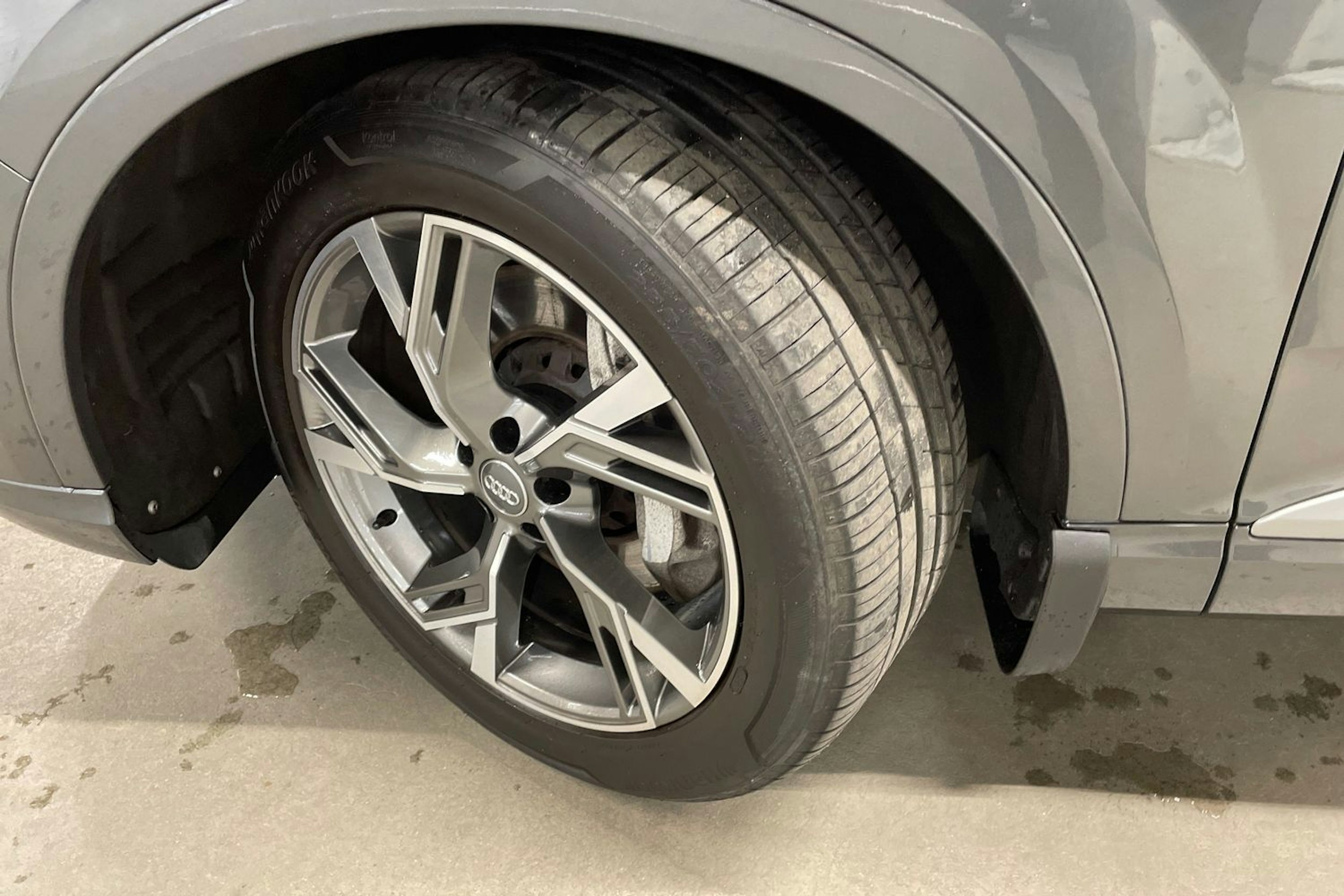 Harmaa Audi Q7 2016 kuva 13.