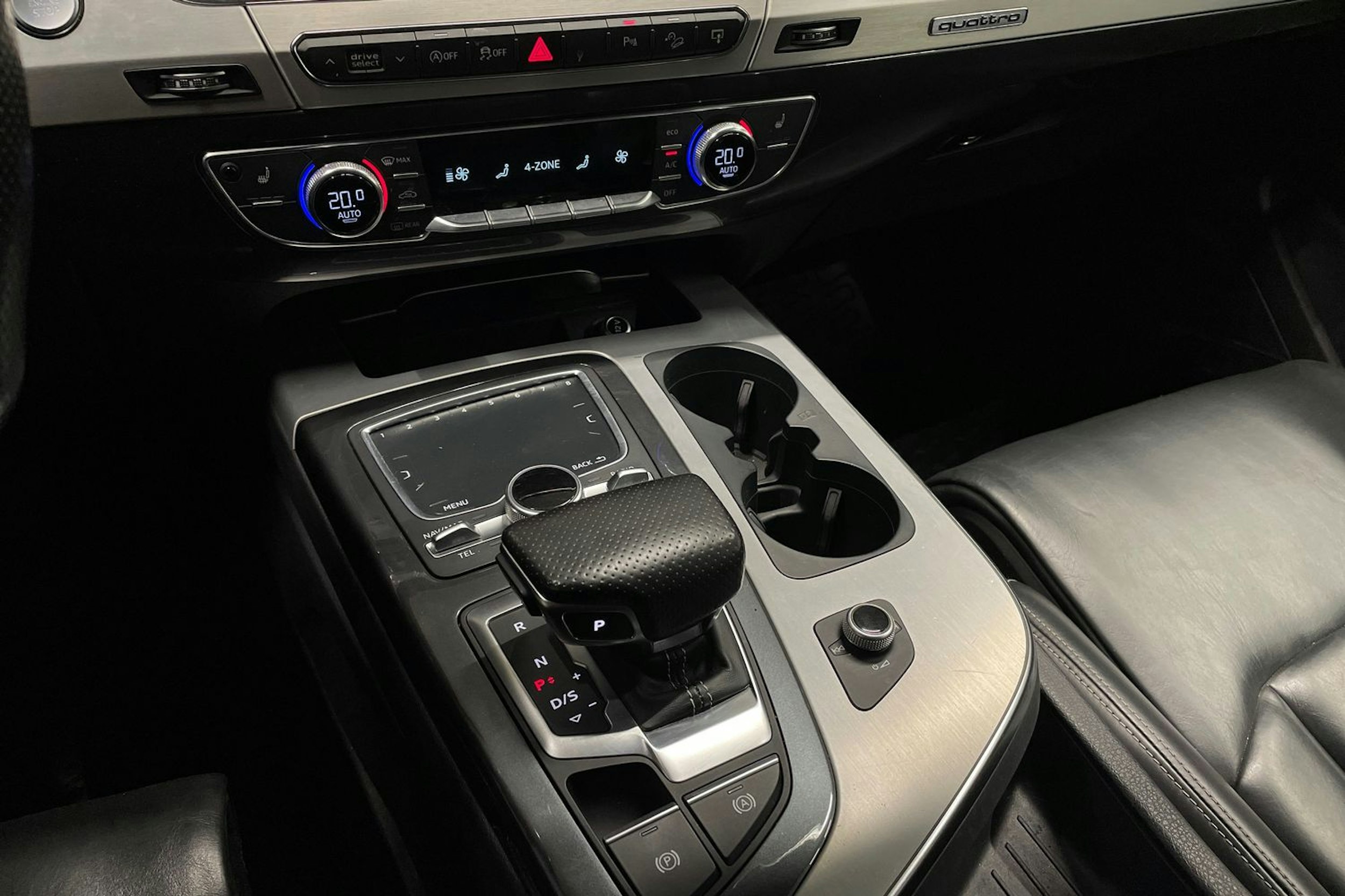 Harmaa Audi Q7 2016 kuva 20.