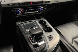 Harmaa Audi Q7 2016 kuva 20.