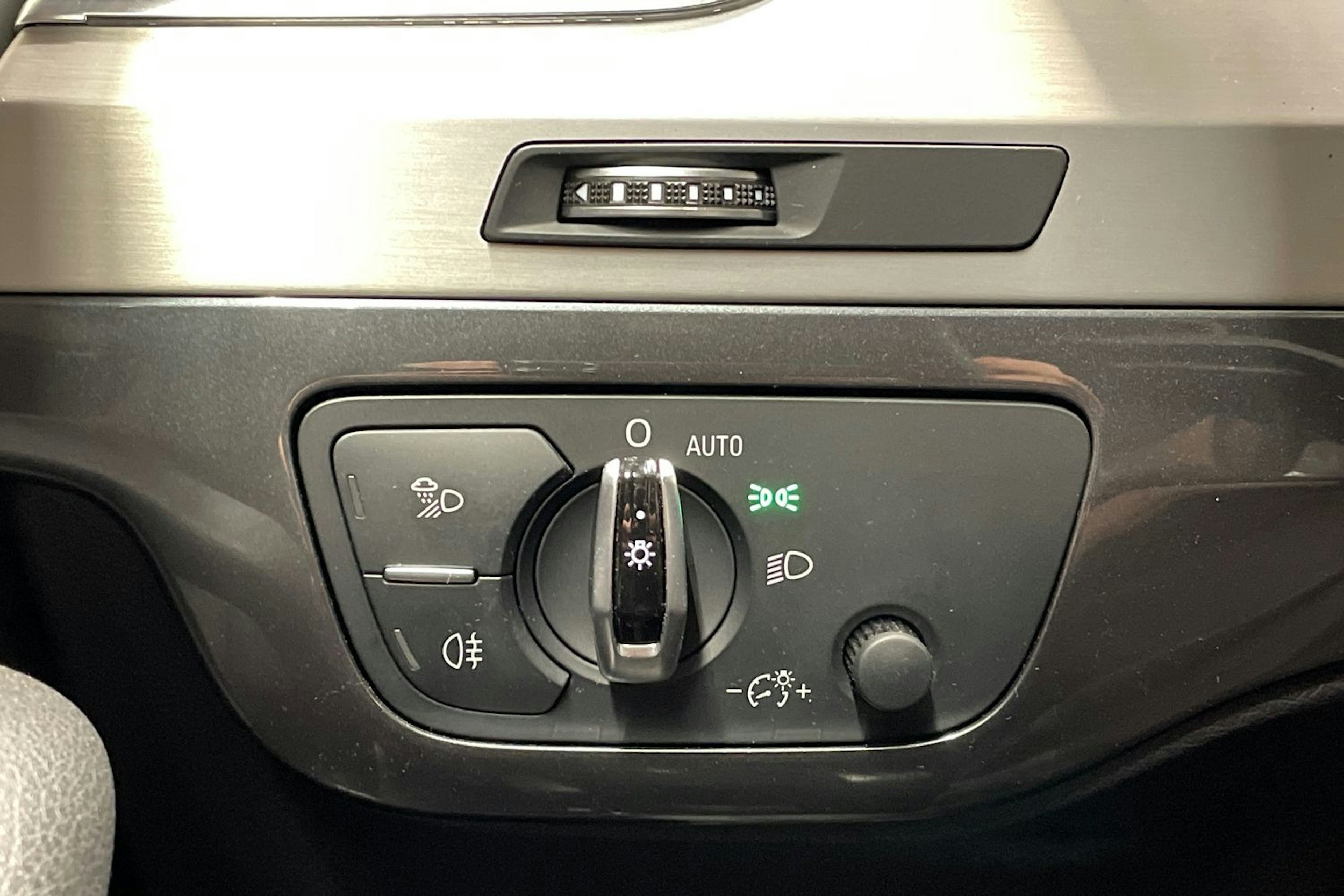 Harmaa Audi Q7 2016 kuva 21.