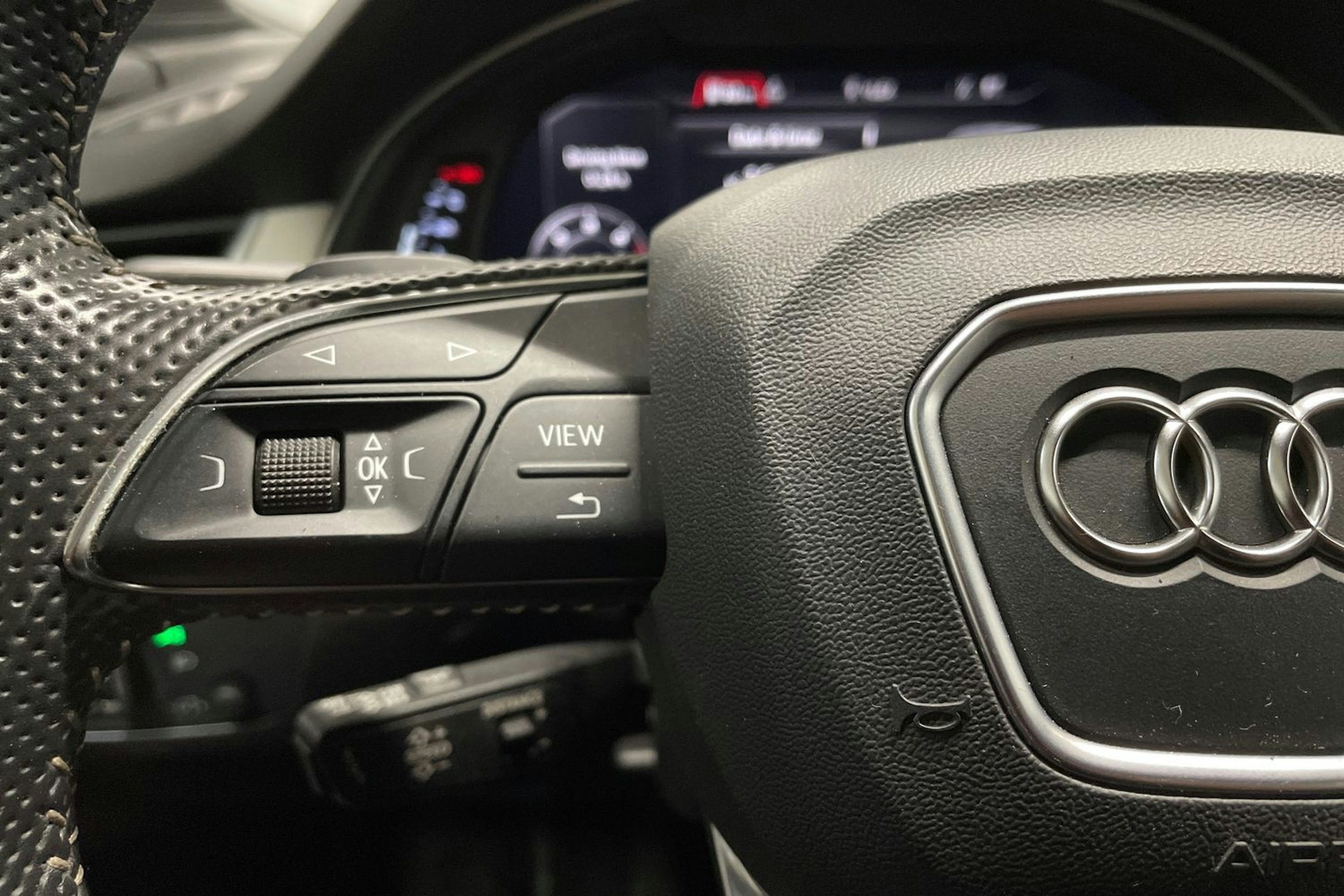 Harmaa Audi Q7 2016 kuva 22.
