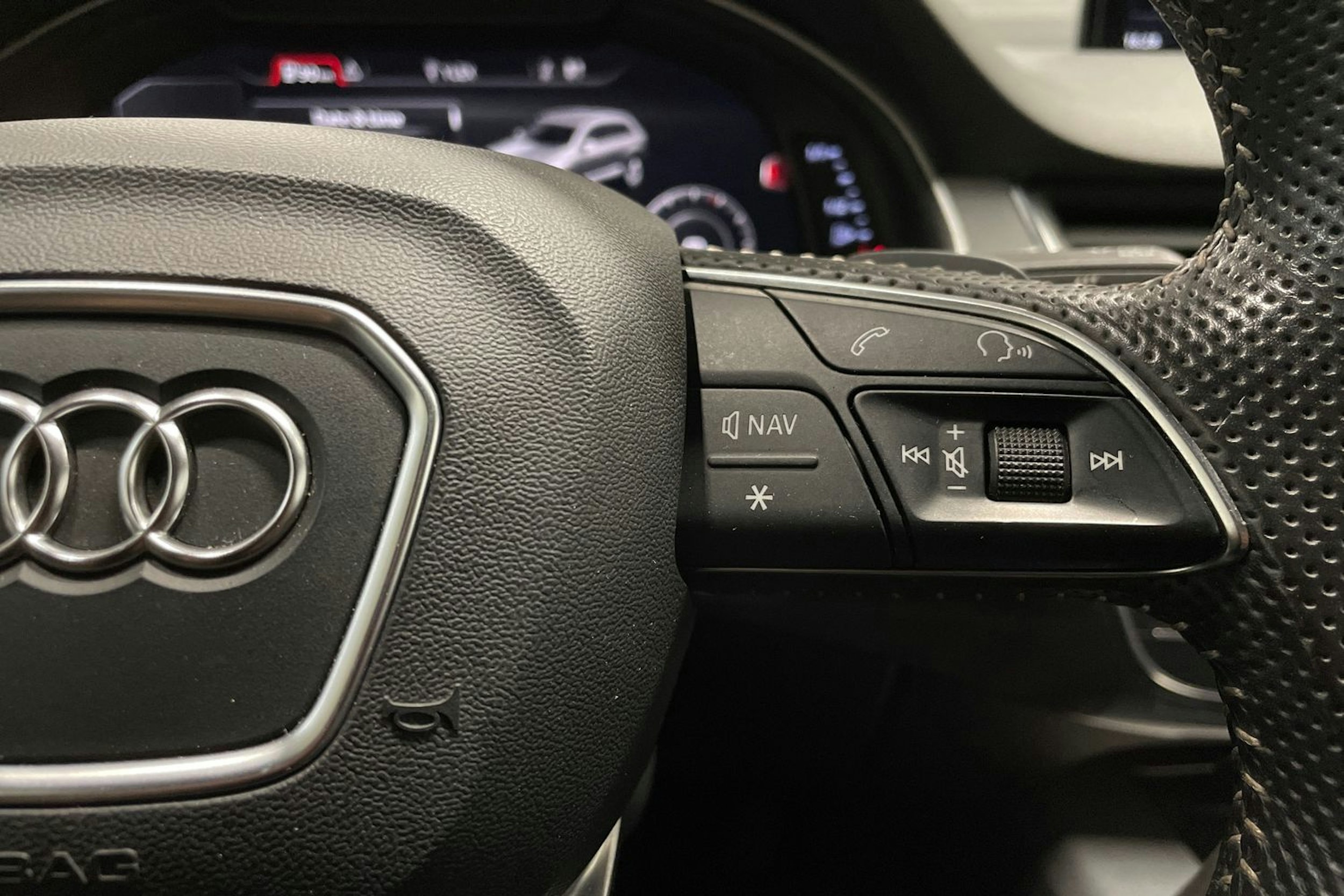 Harmaa Audi Q7 2016 kuva 23.