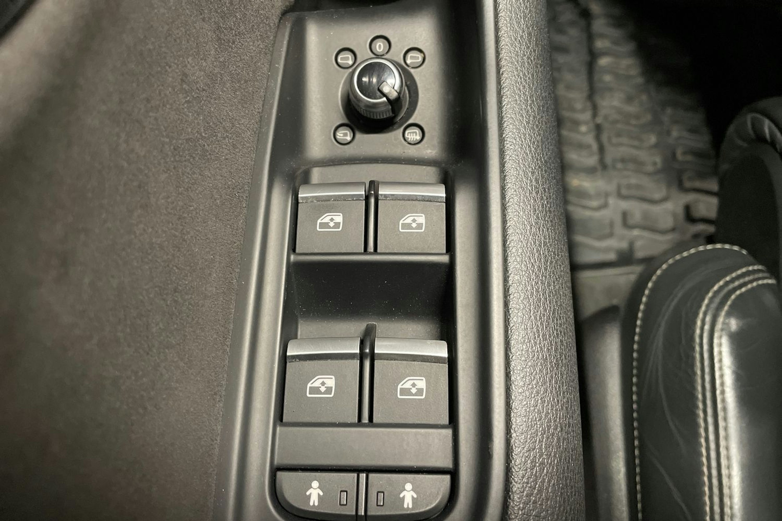 Harmaa Audi Q7 2016 kuva 24.