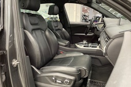 Harmaa Audi Q7 2016 kuva 27.