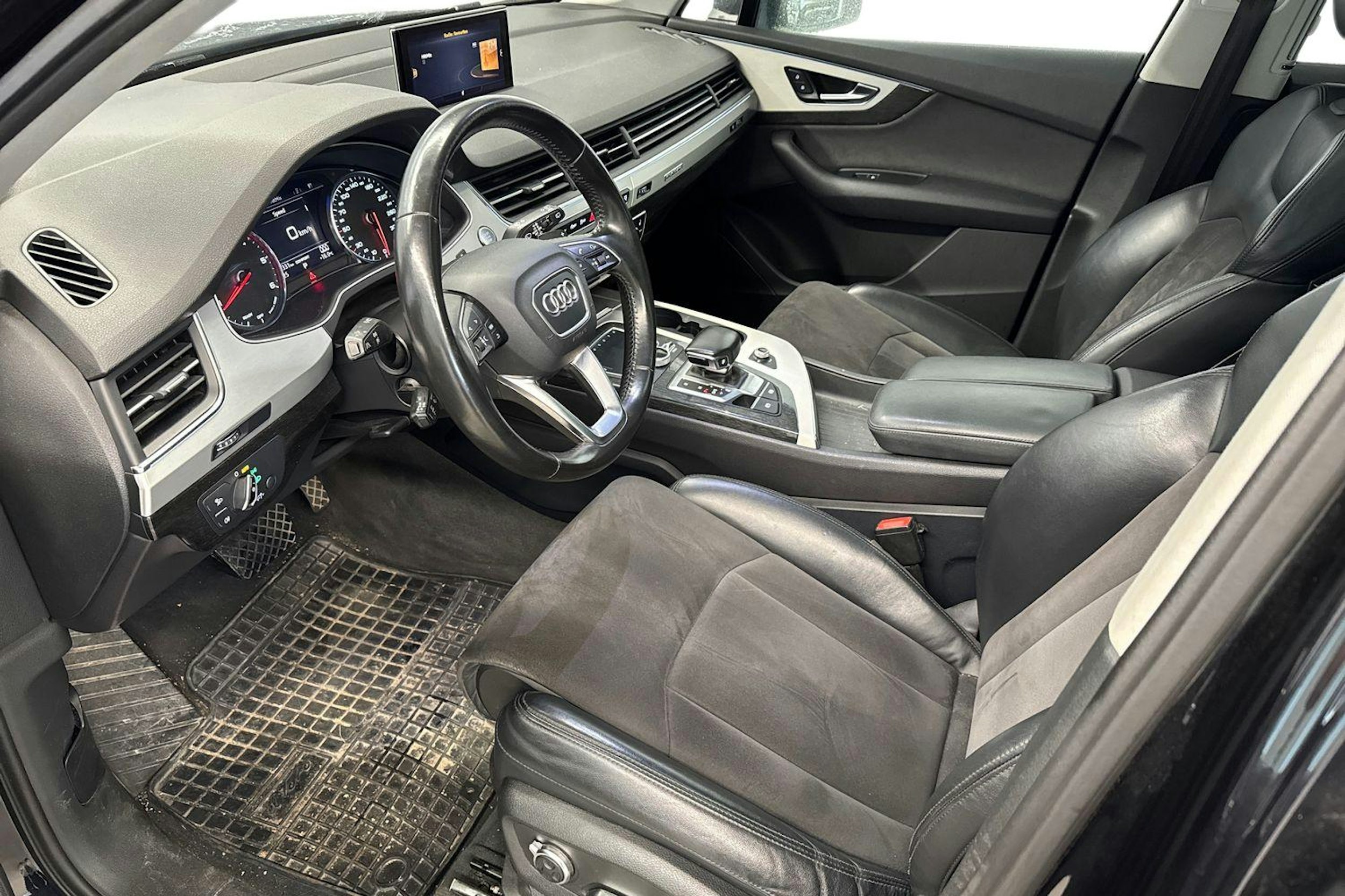 musta Audi Q7 2015 kuva 3.