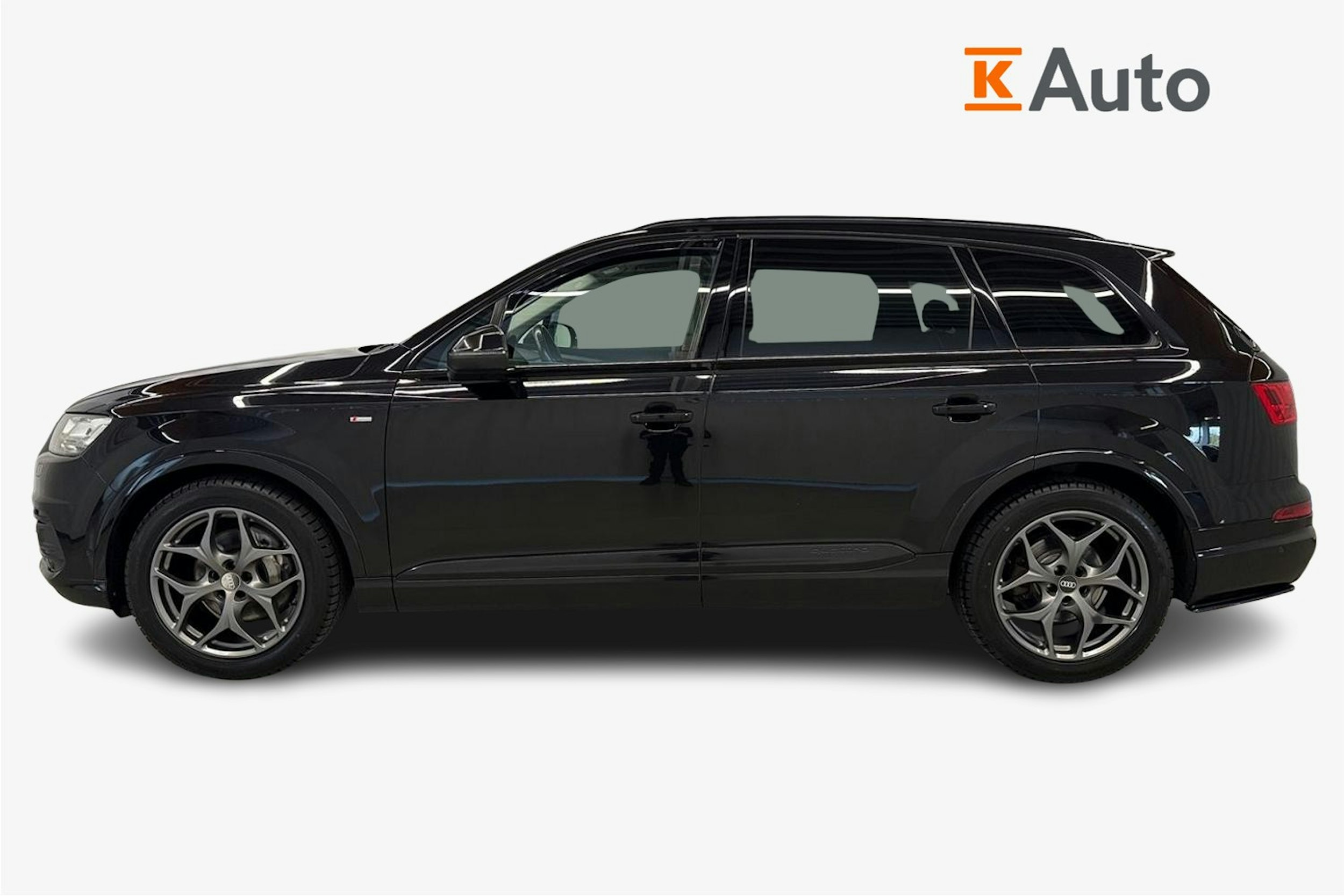 musta Audi Q7 2015 kuva 6.