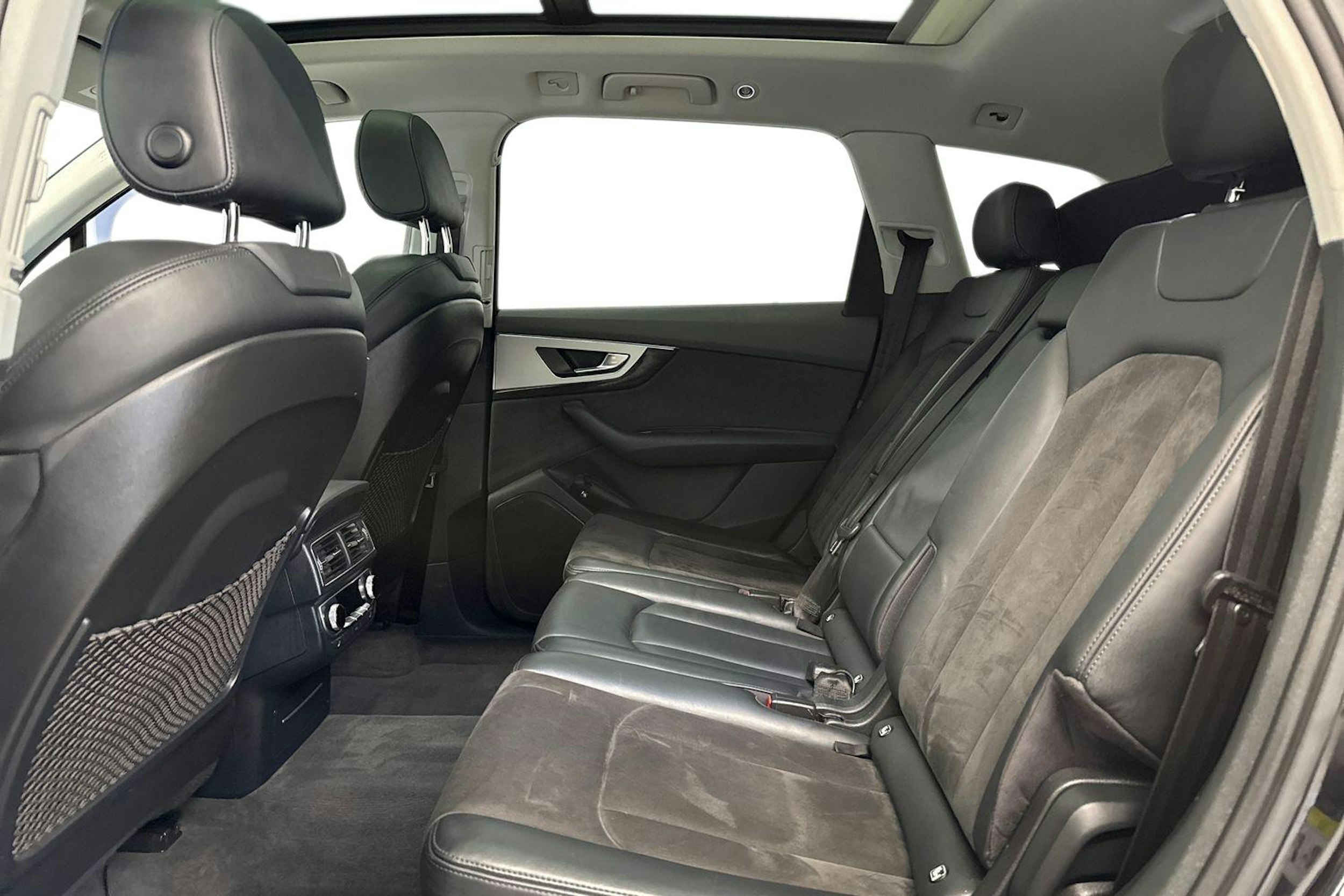 musta Audi Q7 2015 kuva 10.