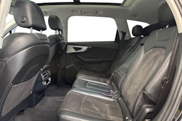 musta Audi Q7 2015 kuva 10.