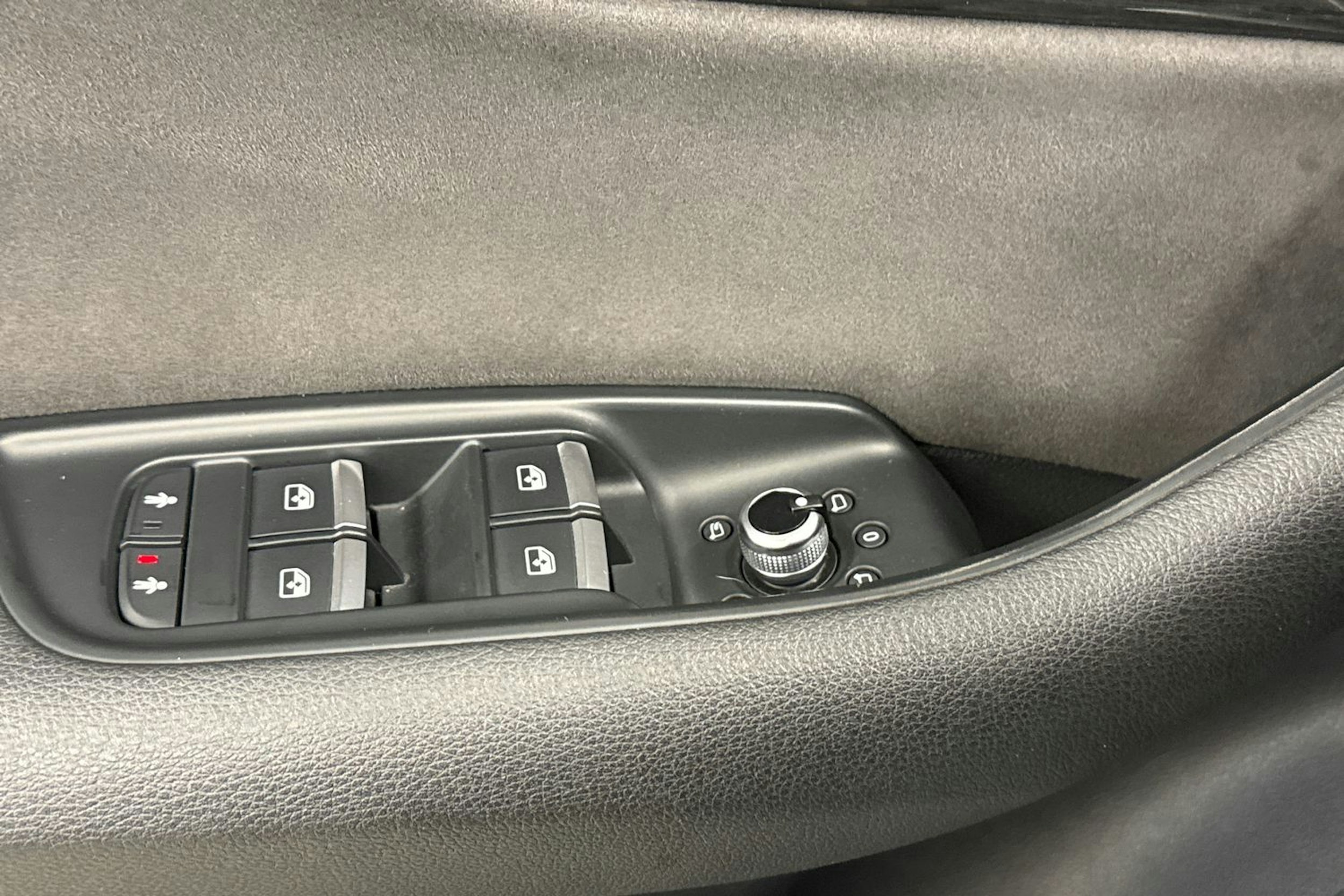 musta Audi Q7 2015 kuva 16.