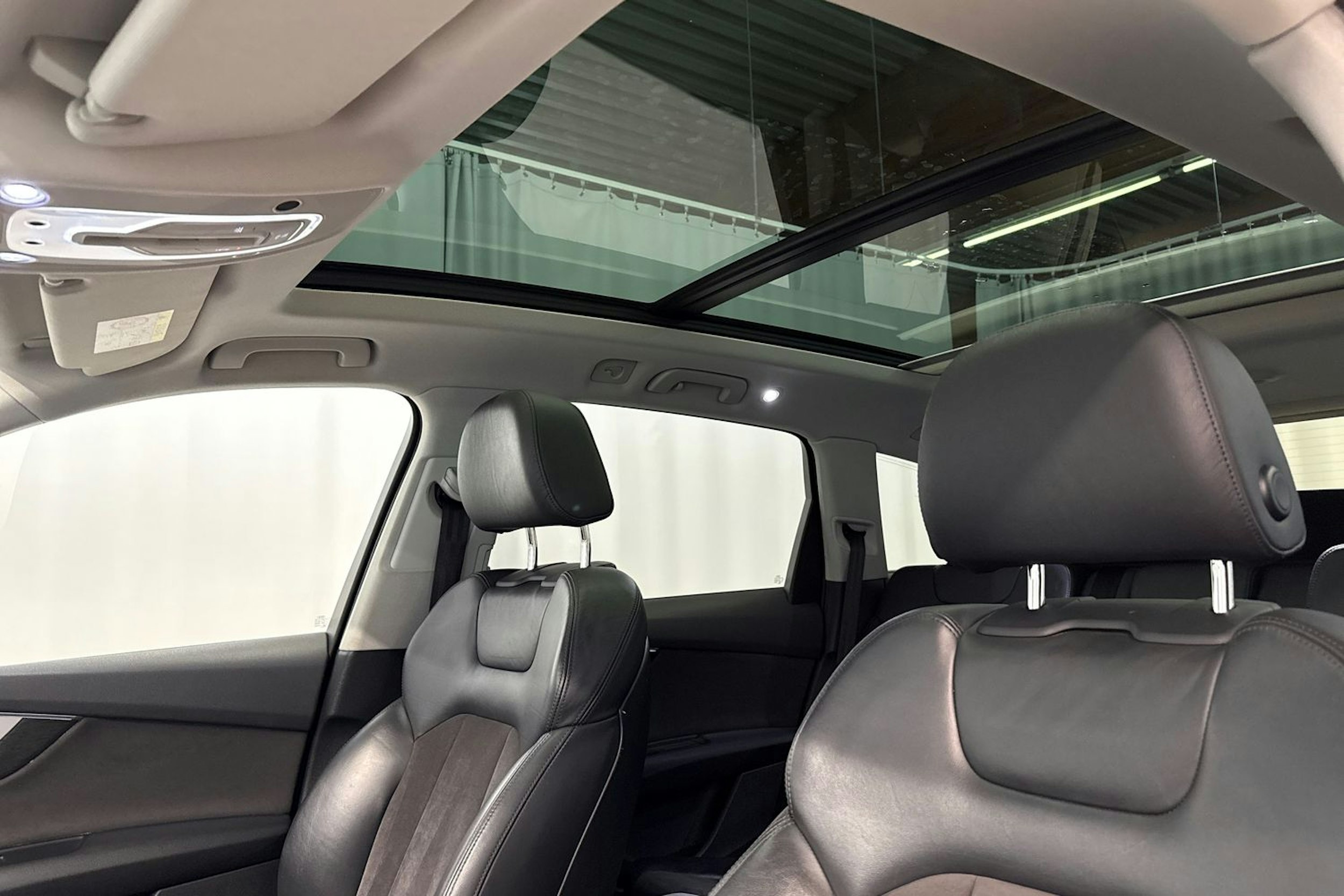 musta Audi Q7 2015 kuva 24.