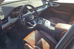 harmaa Audi Q7 2015 kuva 3.
