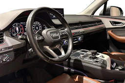 harmaa Audi Q7 2016 kuva 8.