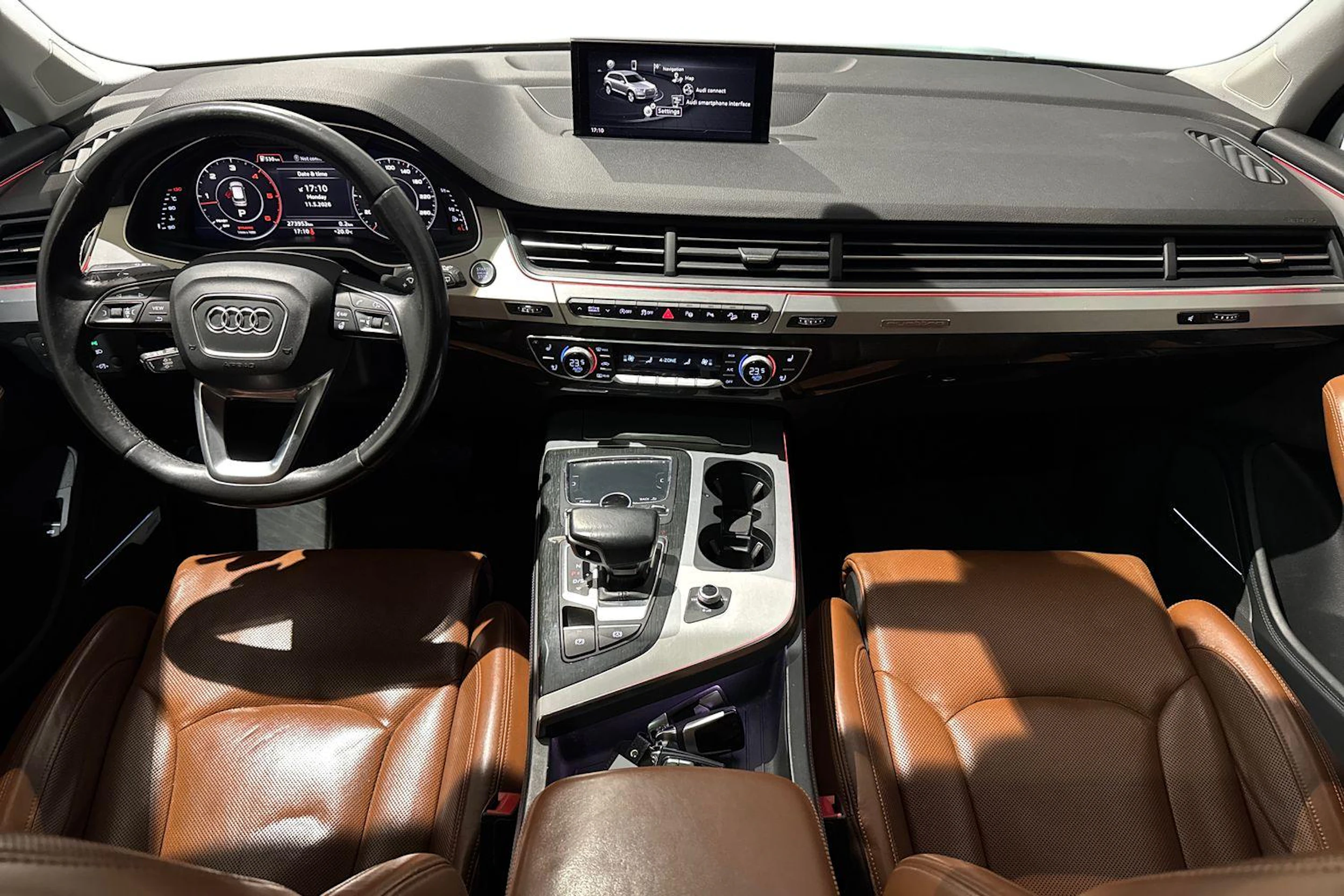 harmaa Audi Q7 2016 kuva 9.