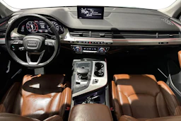 harmaa Audi Q7 2016 kuva 9.