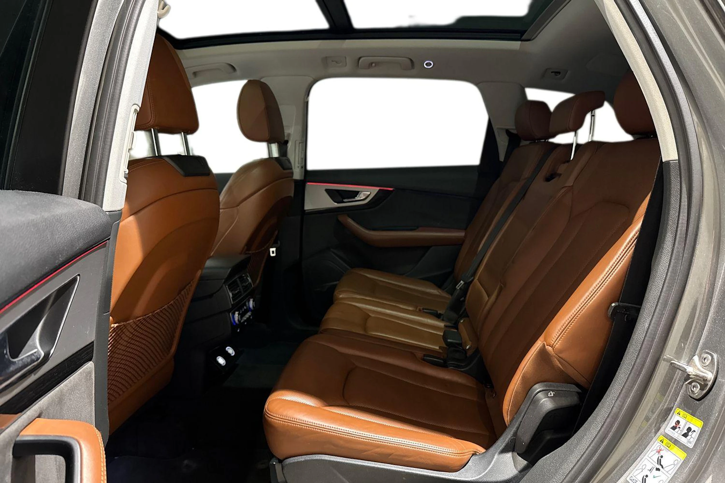 harmaa Audi Q7 2016 kuva 11.