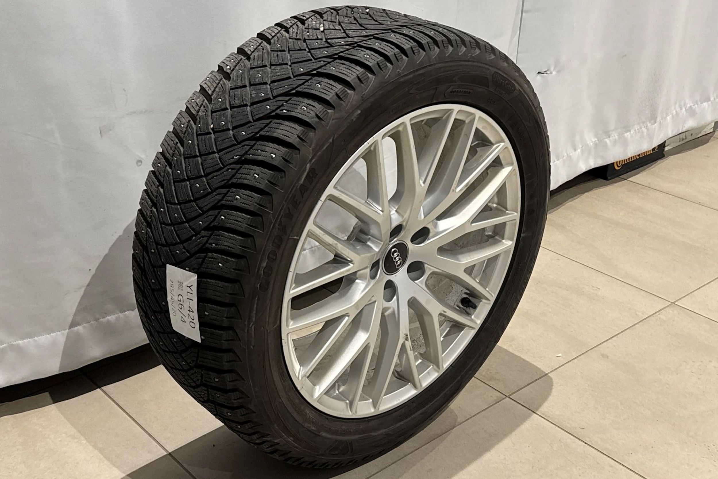 harmaa Audi Q7 2016 kuva 15.