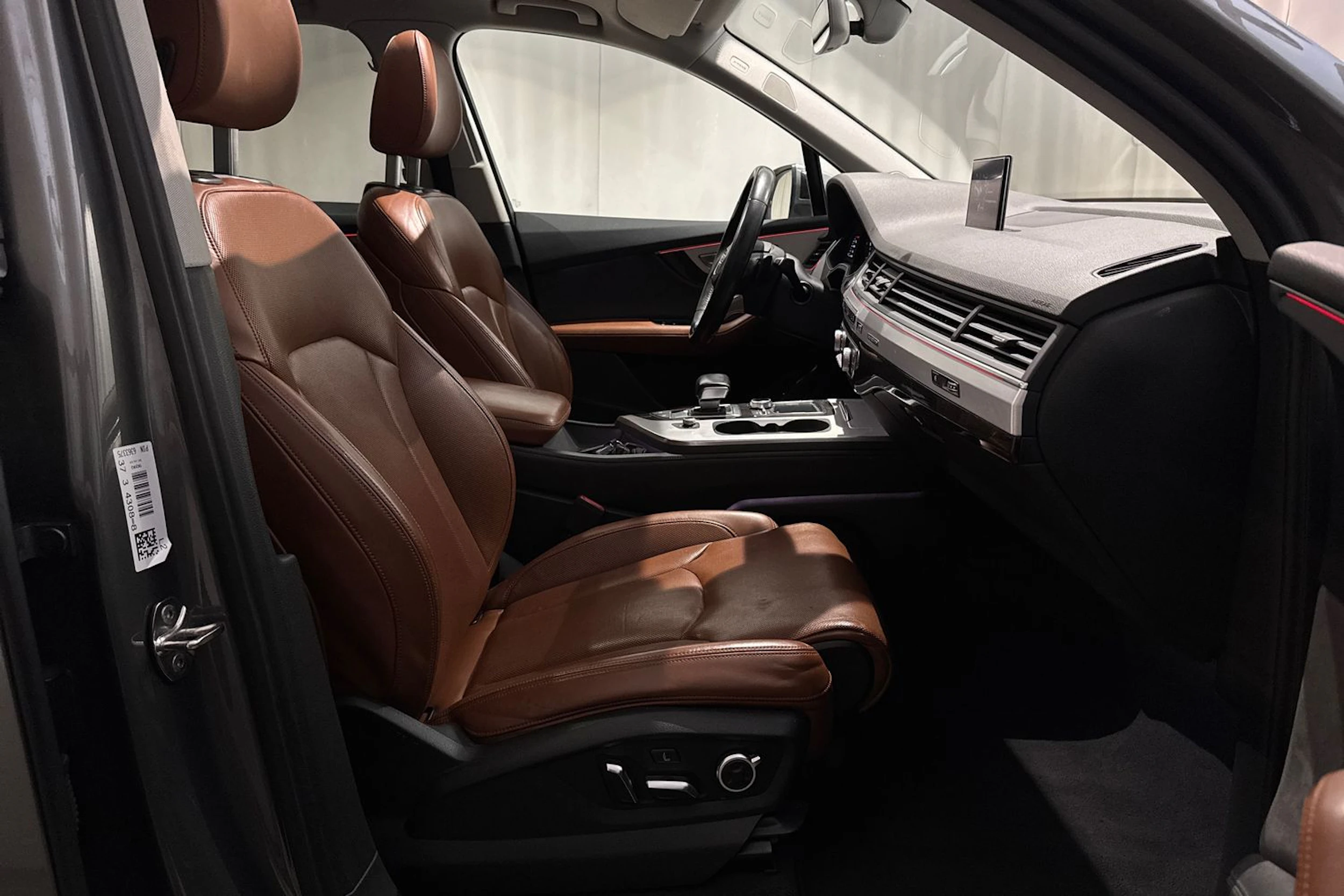 harmaa Audi Q7 2016 kuva 20.