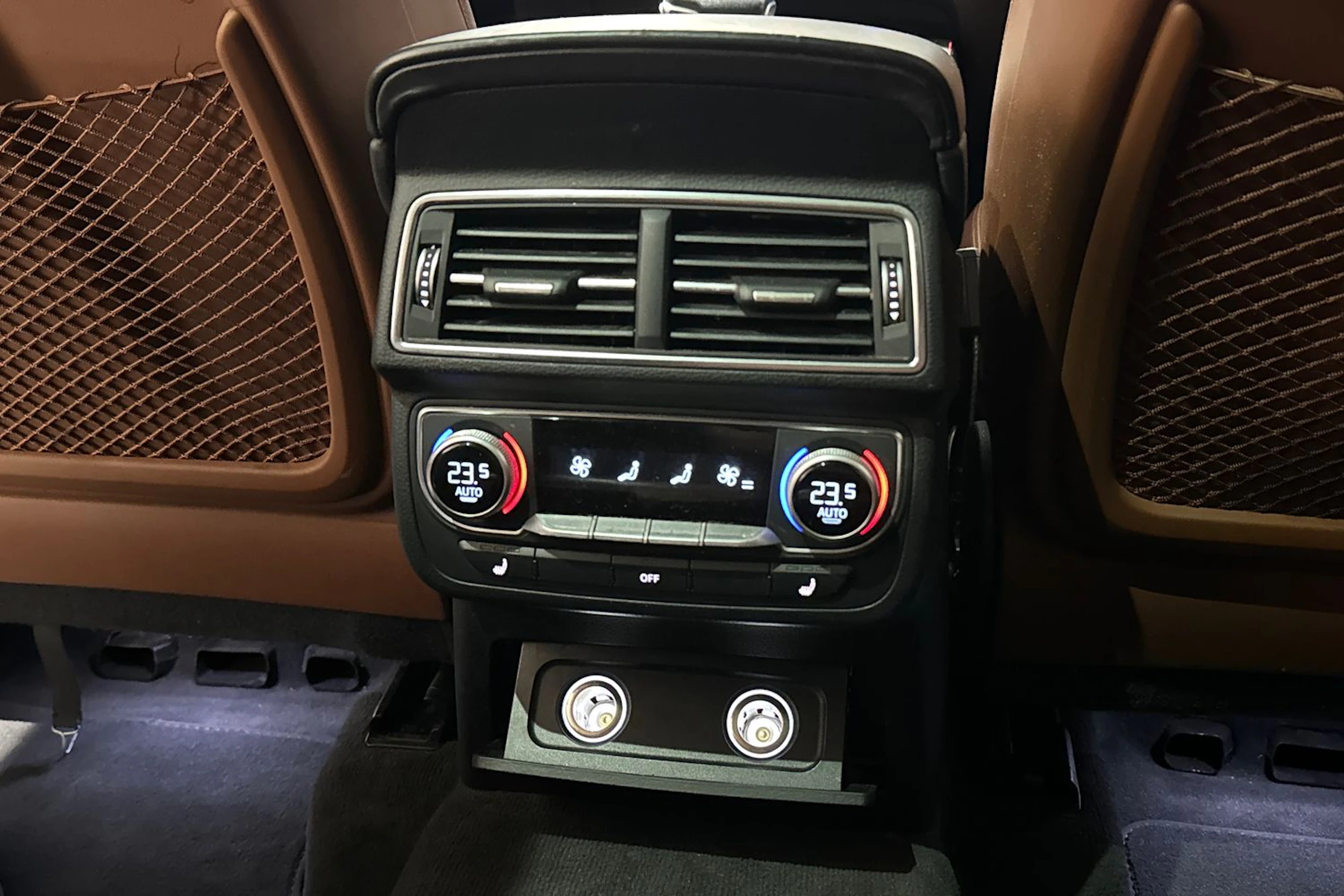 harmaa Audi Q7 2016 kuva 23.