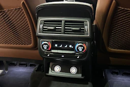harmaa Audi Q7 2016 kuva 23.
