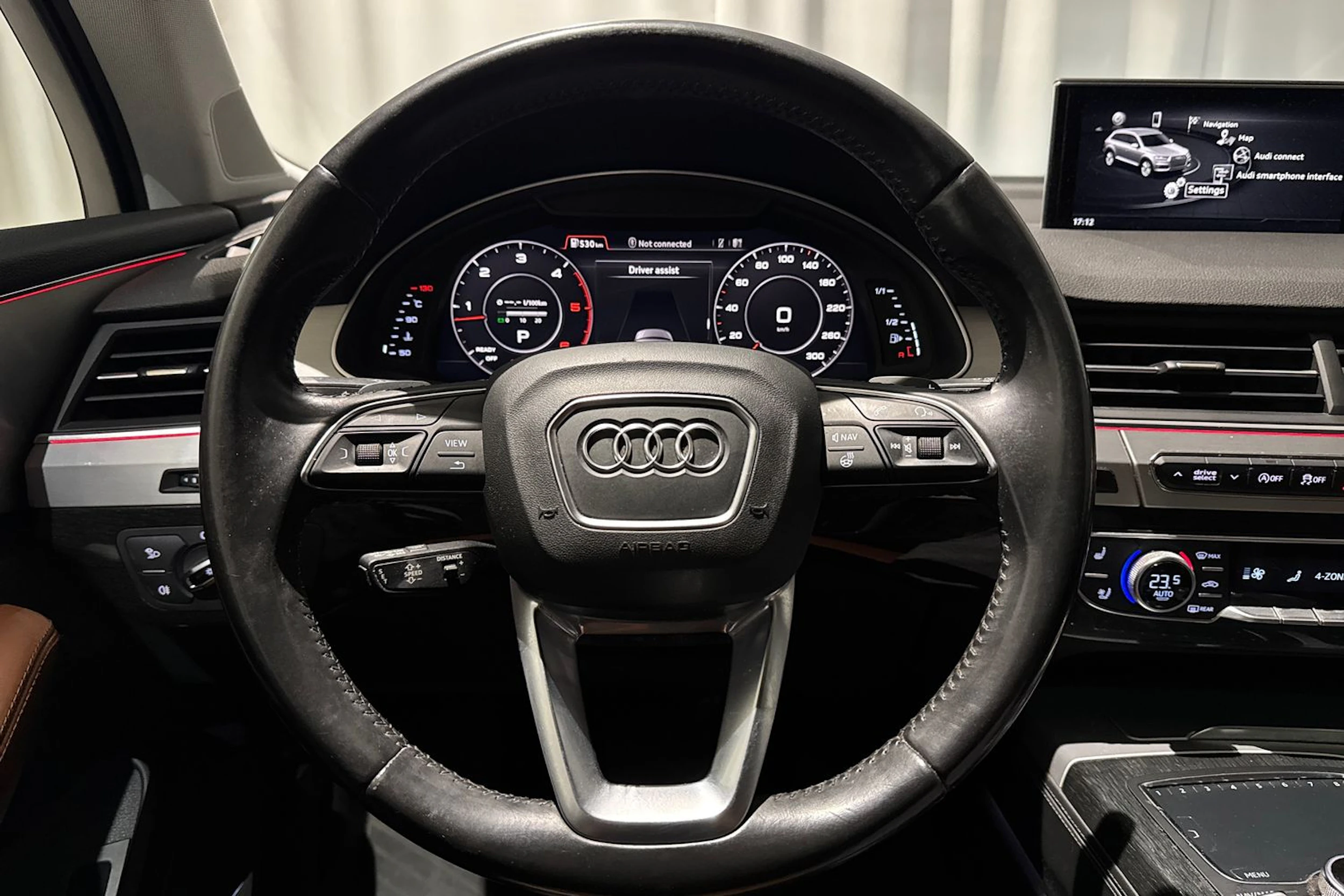 harmaa Audi Q7 2016 kuva 25.