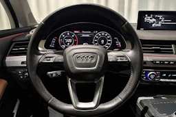 harmaa Audi Q7 2016 kuva 25.