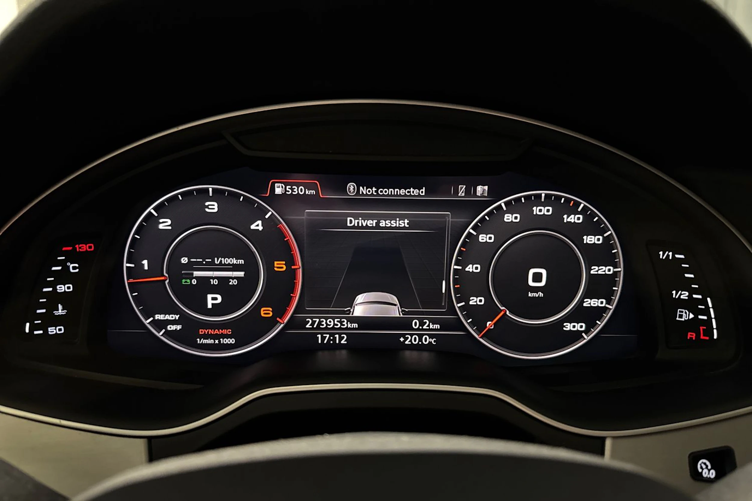 harmaa Audi Q7 2016 kuva 26.