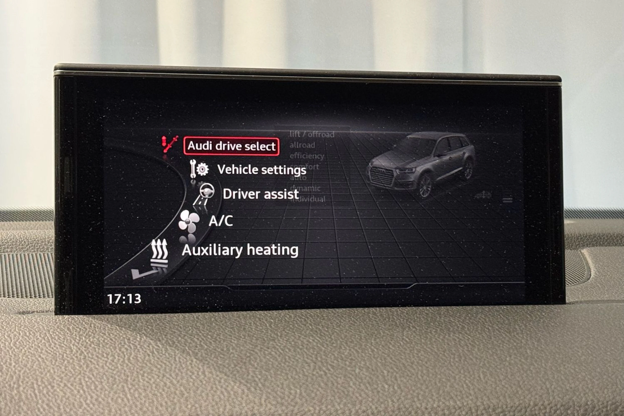 harmaa Audi Q7 2016 kuva 32.
