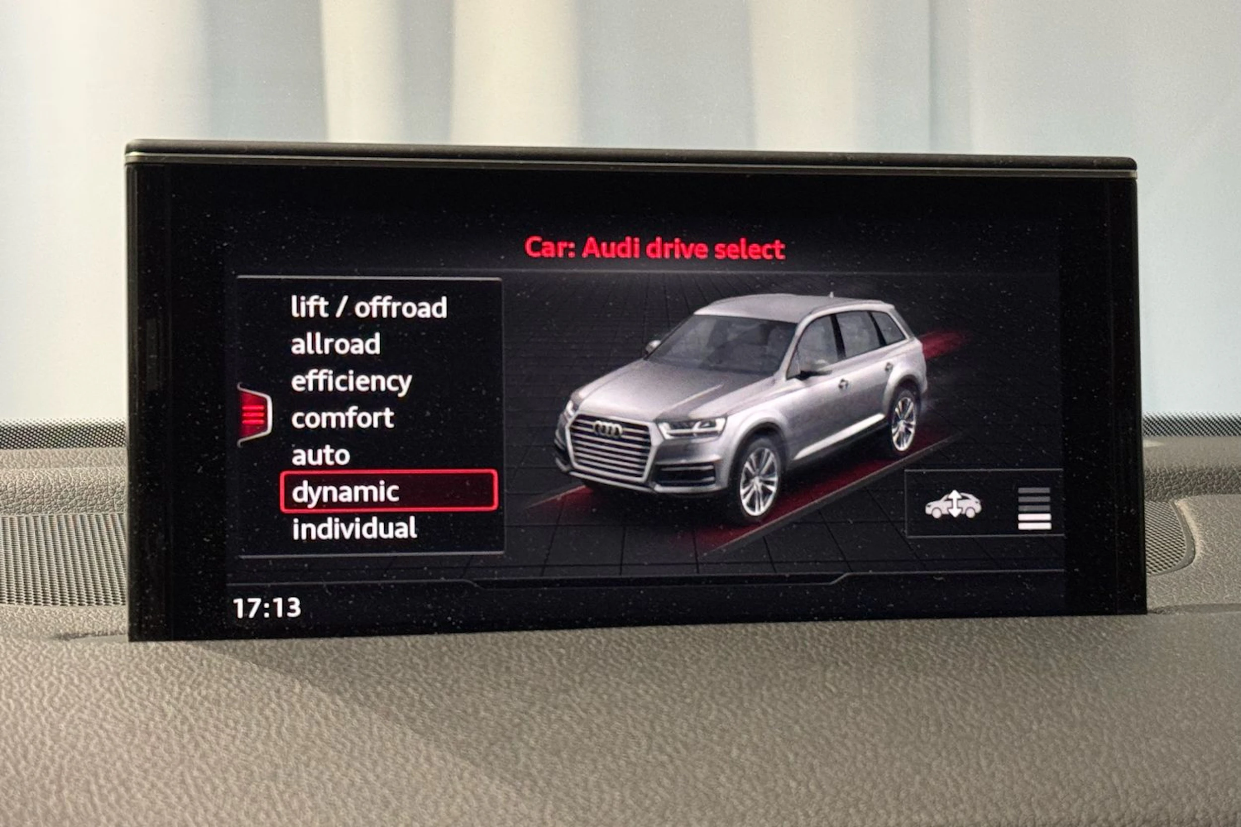 harmaa Audi Q7 2016 kuva 33.
