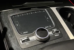 harmaa Audi Q7 2016 kuva 37.